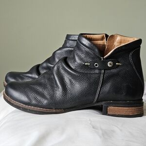 Wanda Panda Black Leather Slouchy Zip Up Ankle Boots Womens Size 9